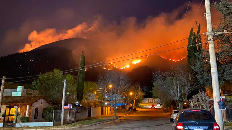 Incendio forestal en zona serrana de Córdoba